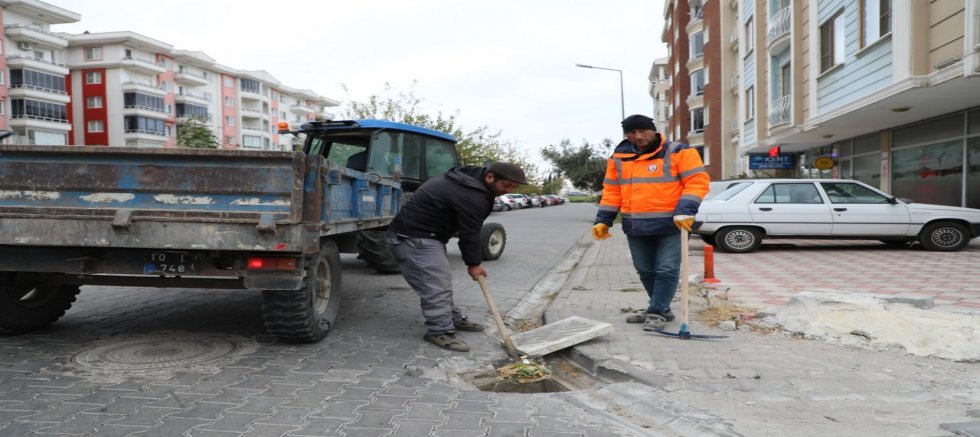 Edremit Belediyesi yağışlara karşı önlem alıyor