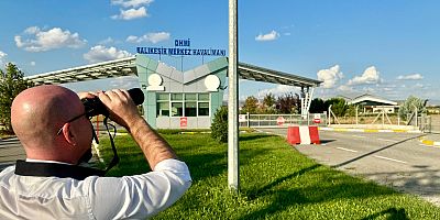 CHP’li vekil, elinde dürbün Balıkesir semalarında yolcu uçağı aradı 