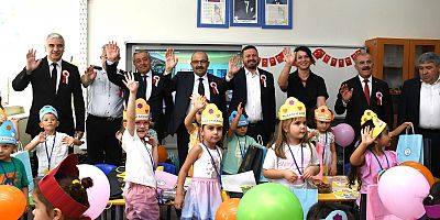 İlk derste miniklere hediyeler Büyükşehir’den